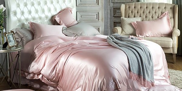 What are the benefits of a silk duvet?