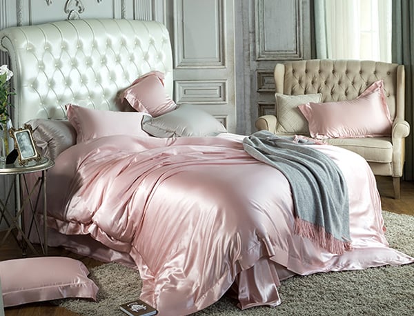 What are the benefits of a silk duvet?